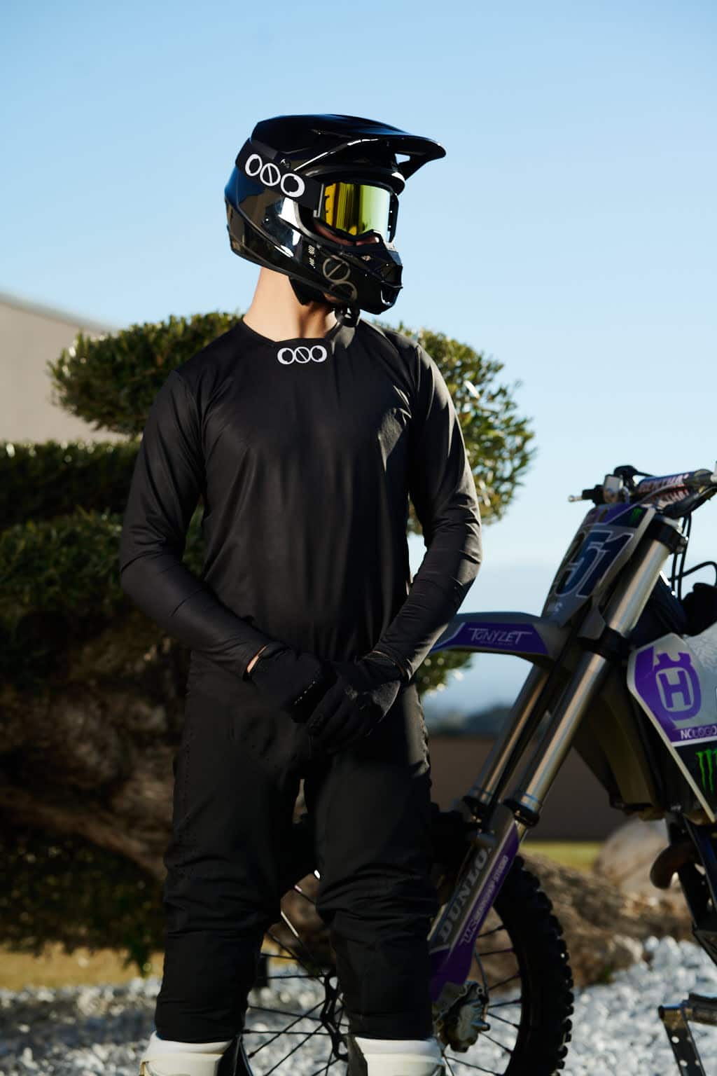 NOLOGO RACING - Démarquez-vous des autres avec style